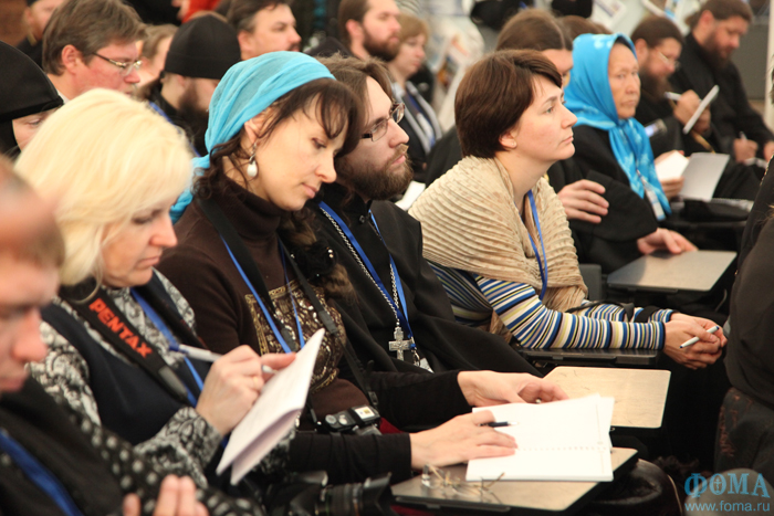 Участники круглого стола по социологии на фестивале «Вера и слово»: доверие к Церкви в России растет